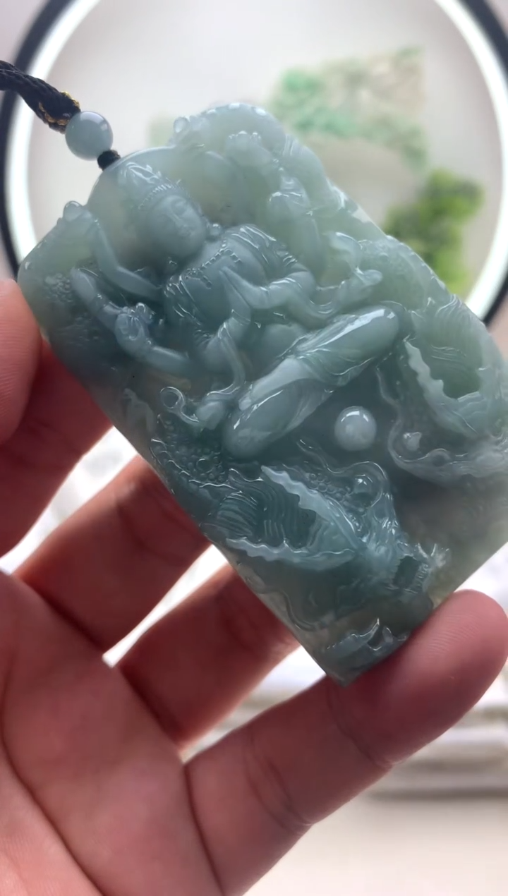 颈饰未镶嵌翡翠千手观音