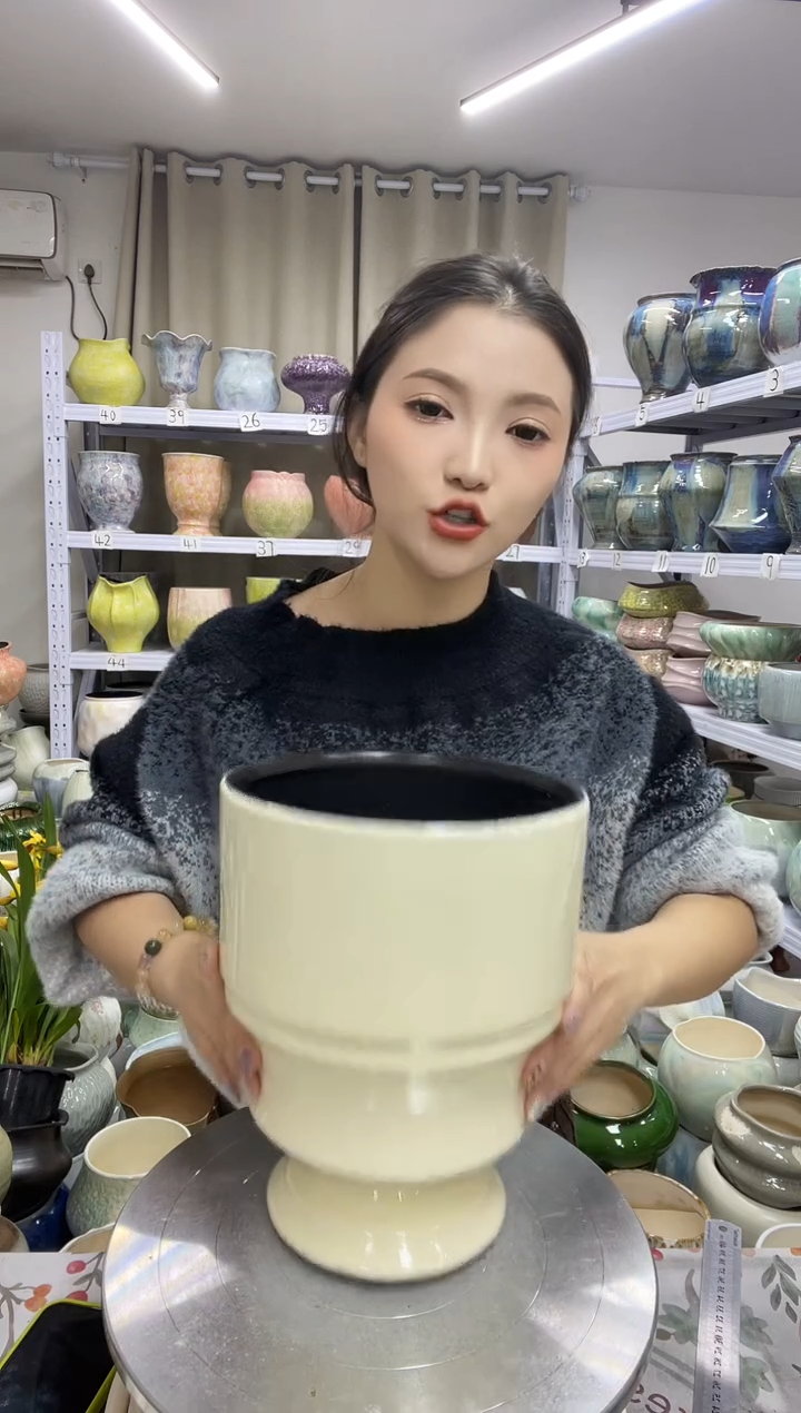 【花盆链接】  高 ：25 口：18