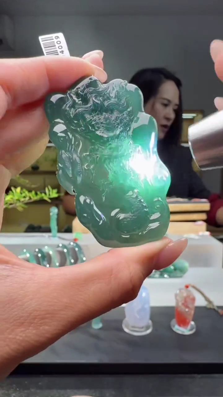 吊坠(不含链)未镶嵌翡翠龙牌（多样性发其一）