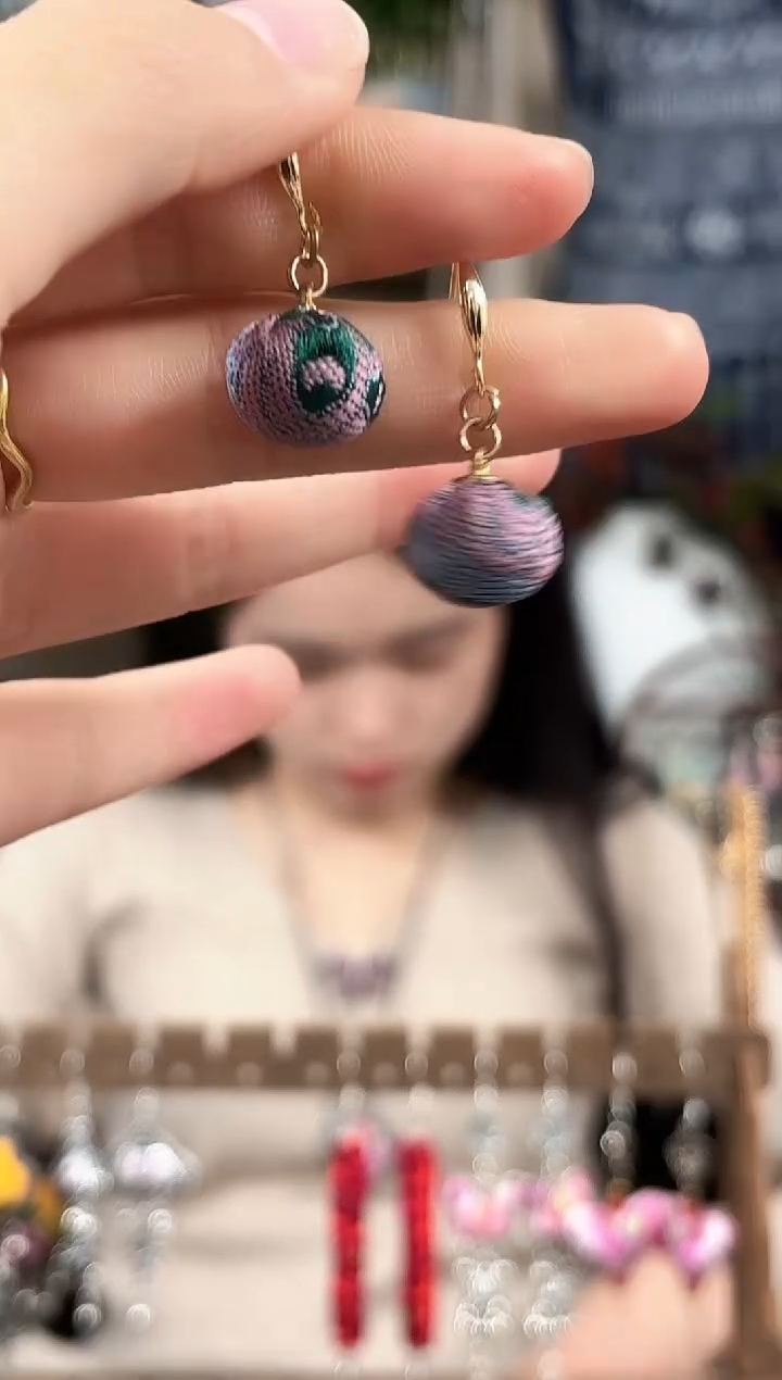 织绣民族风非遗老绣饰品712