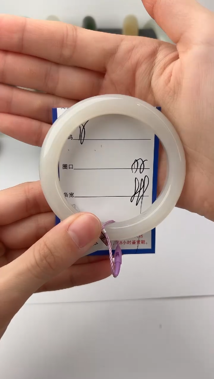 未镶嵌手镯和田玉15颜色微差无瑕疵