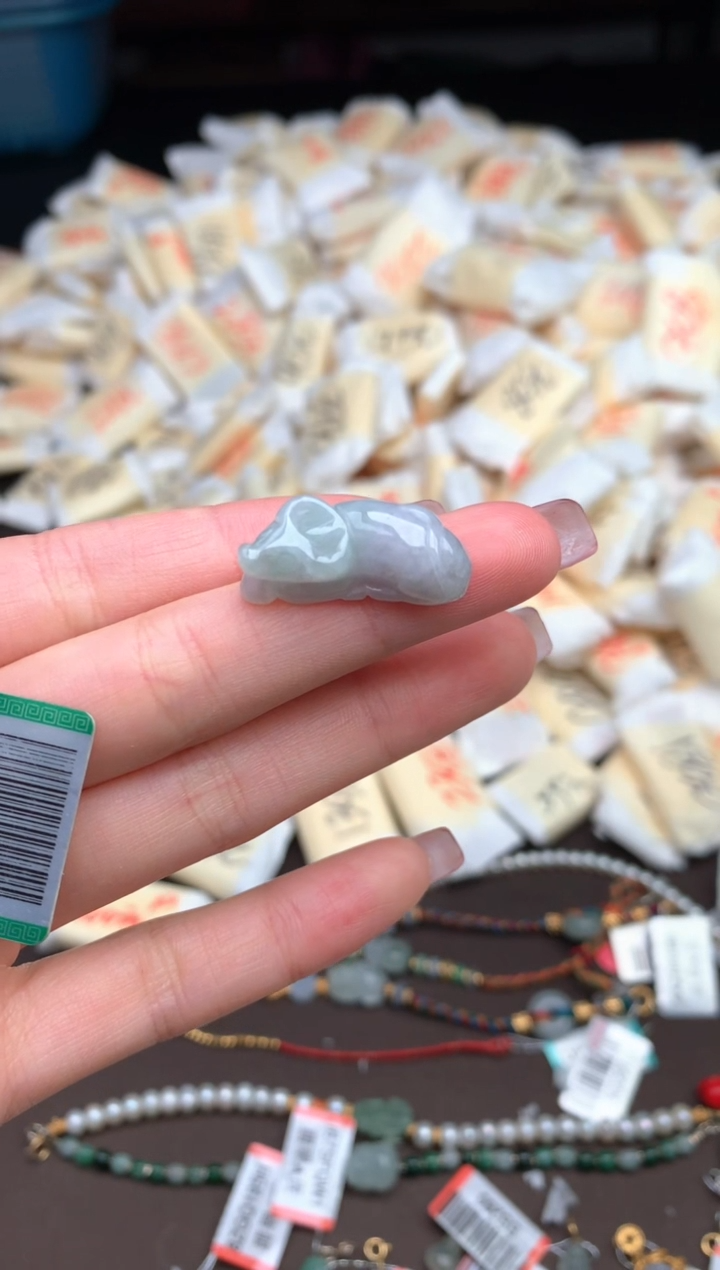 【闪购商品】翡翠挂件未镶嵌 —