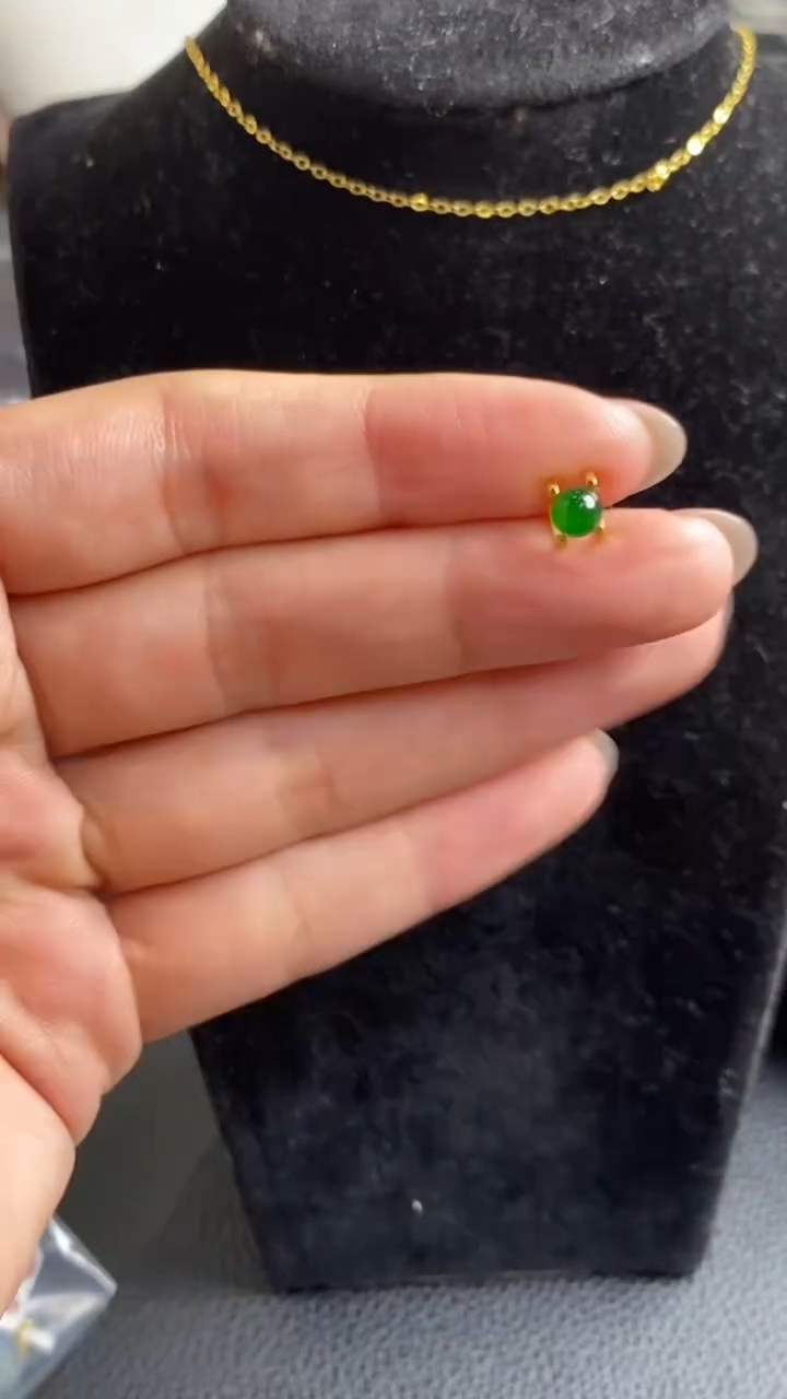 翡翠18K金镶嵌颈饰吊坠