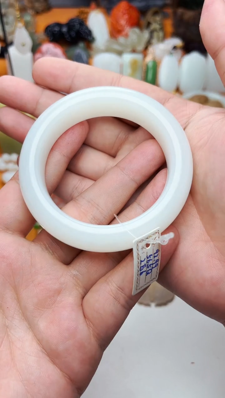 【闪购商品】和田玉手镯未镶嵌56.5圈口01