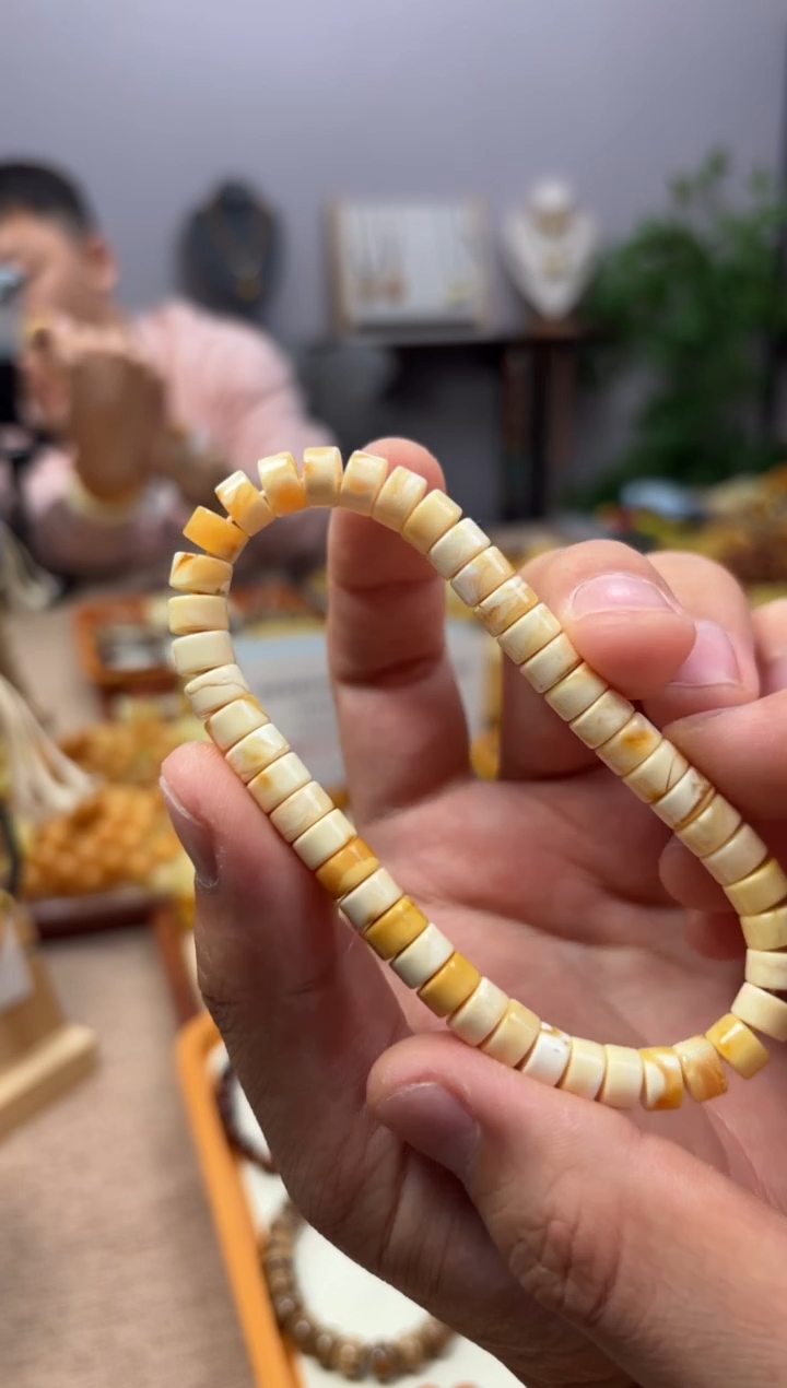 【闪购商品】蜜蜡裸石未镶嵌手串