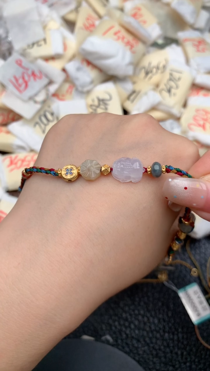 未镶嵌挂件翡翠云**燕一10