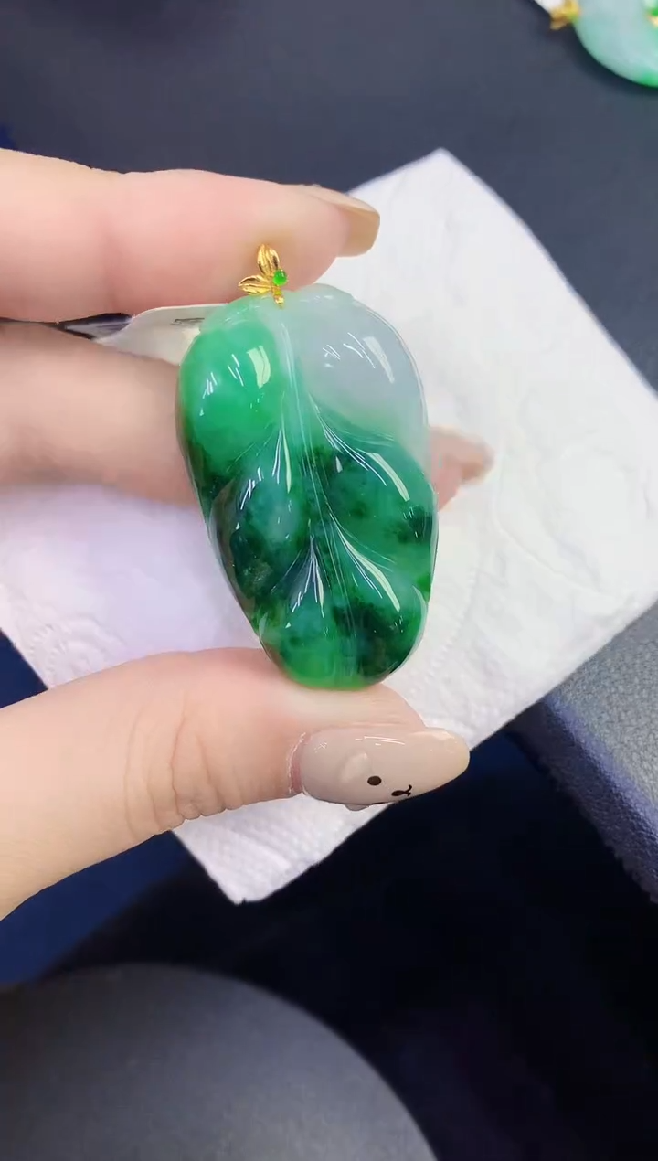 颈饰18K金镶嵌翡翠缅甸天然翡翠A货