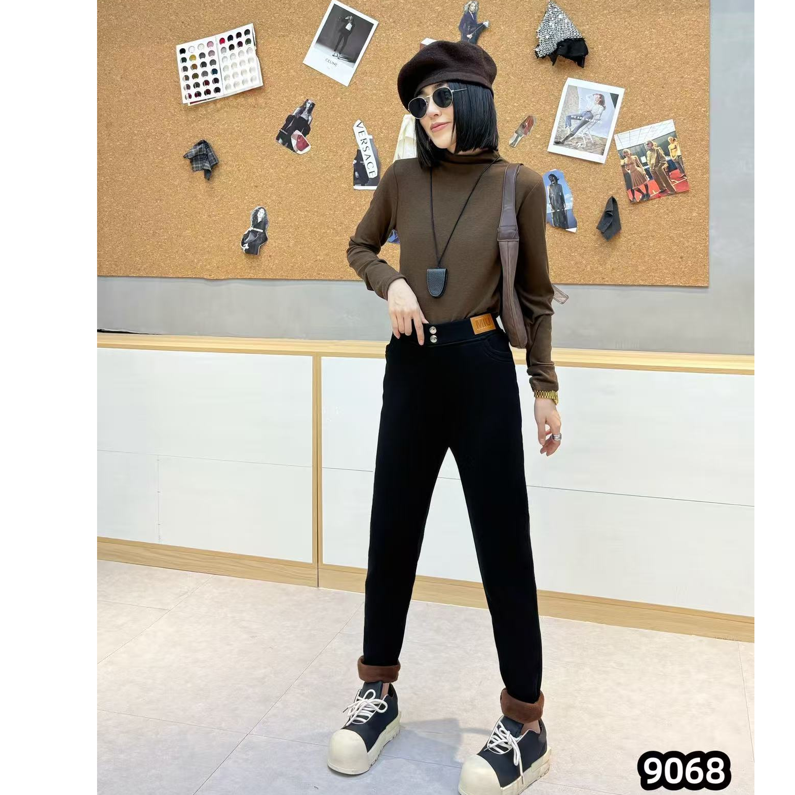 D9068秋冬新款高腰显瘦字母标个性时尚加绒小脚裤