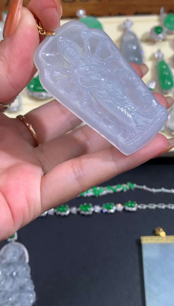 【闪购商品】翡翠吊坠(不含链)18K金镶嵌天然翡翠