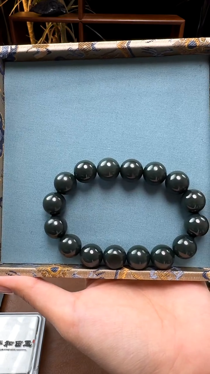 颈饰未镶嵌和田玉新疆和田玉沙枣青卡14手串