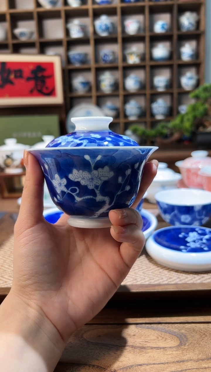 【闪购商品】手绘蓝地冰梅盖碗       