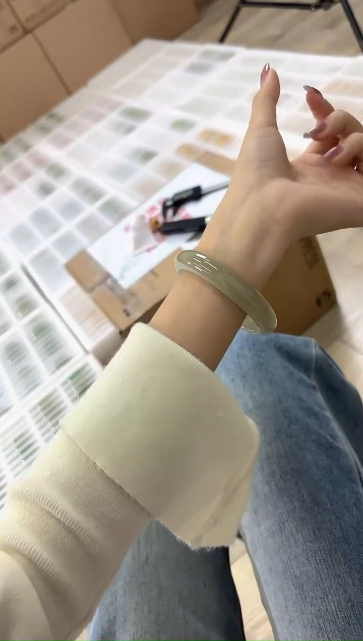 未镶嵌手镯石英质玉147-58D