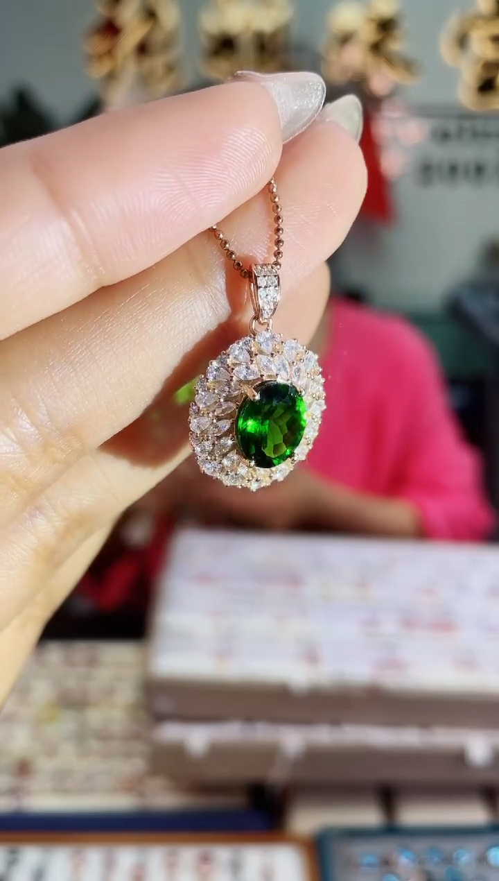 【闪购商品】透辉石吊坠银S925镶嵌吊坠