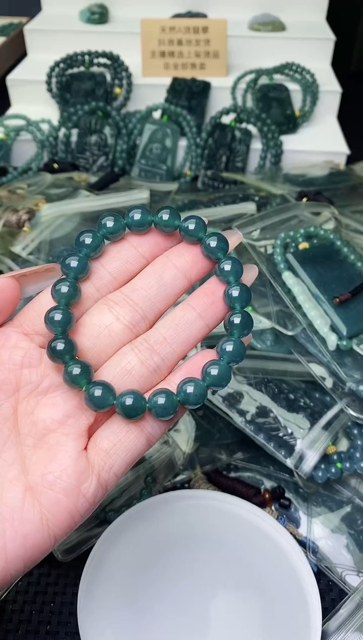 颈饰未镶嵌翡翠 