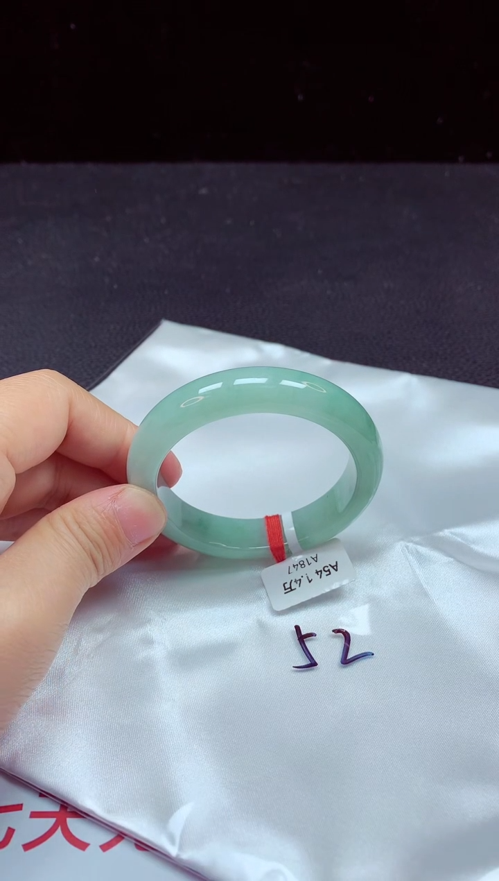 【闪购商品】翡翠手镯未镶嵌镯子58+