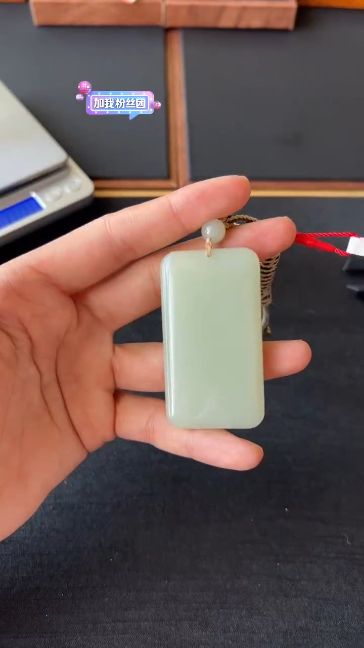 【闪购商品】和田玉吊坠(赠链)未镶嵌且末微色差迪克兰一细