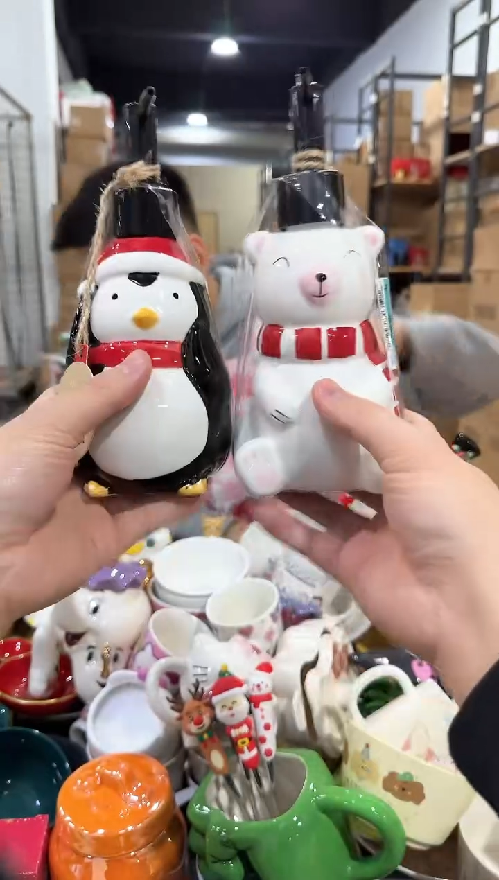 瓷片企鹅加熊按压瓶