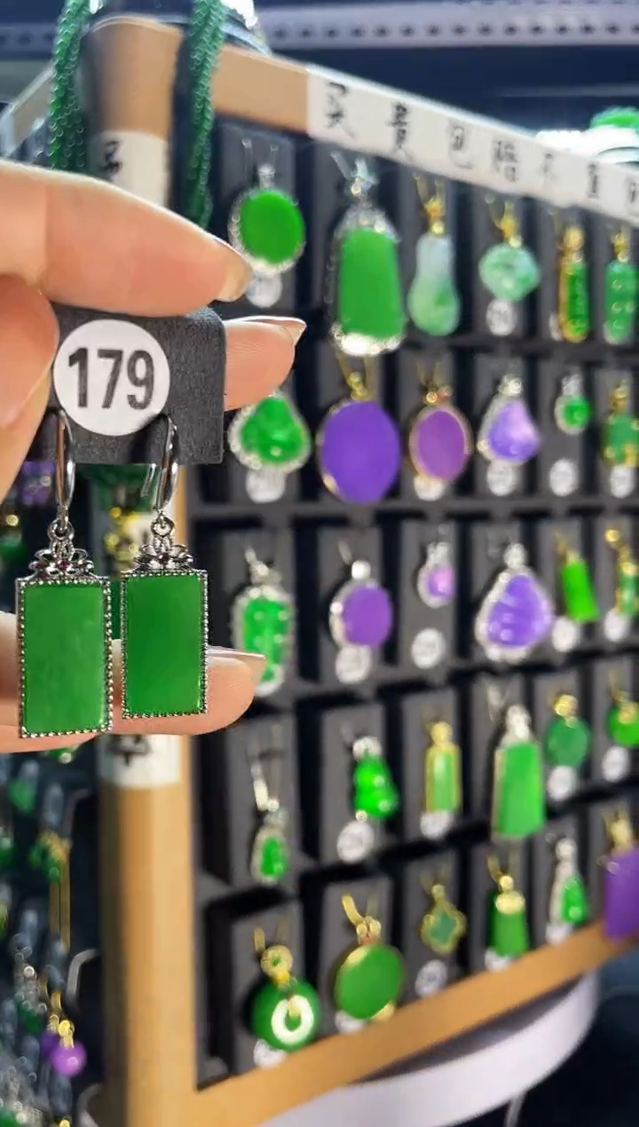 【闪购商品】翡翠耳饰银S925镶嵌179...