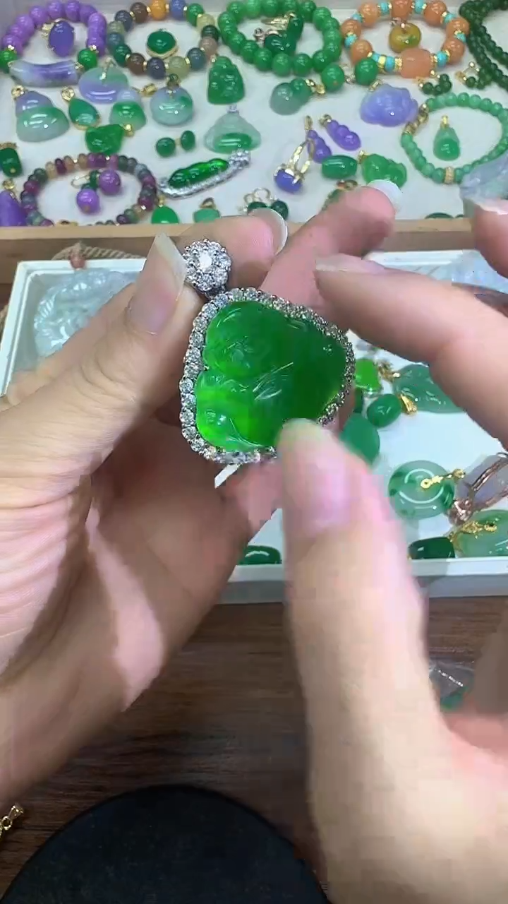 颈饰未镶嵌翡翠冰绿大佛镶嵌