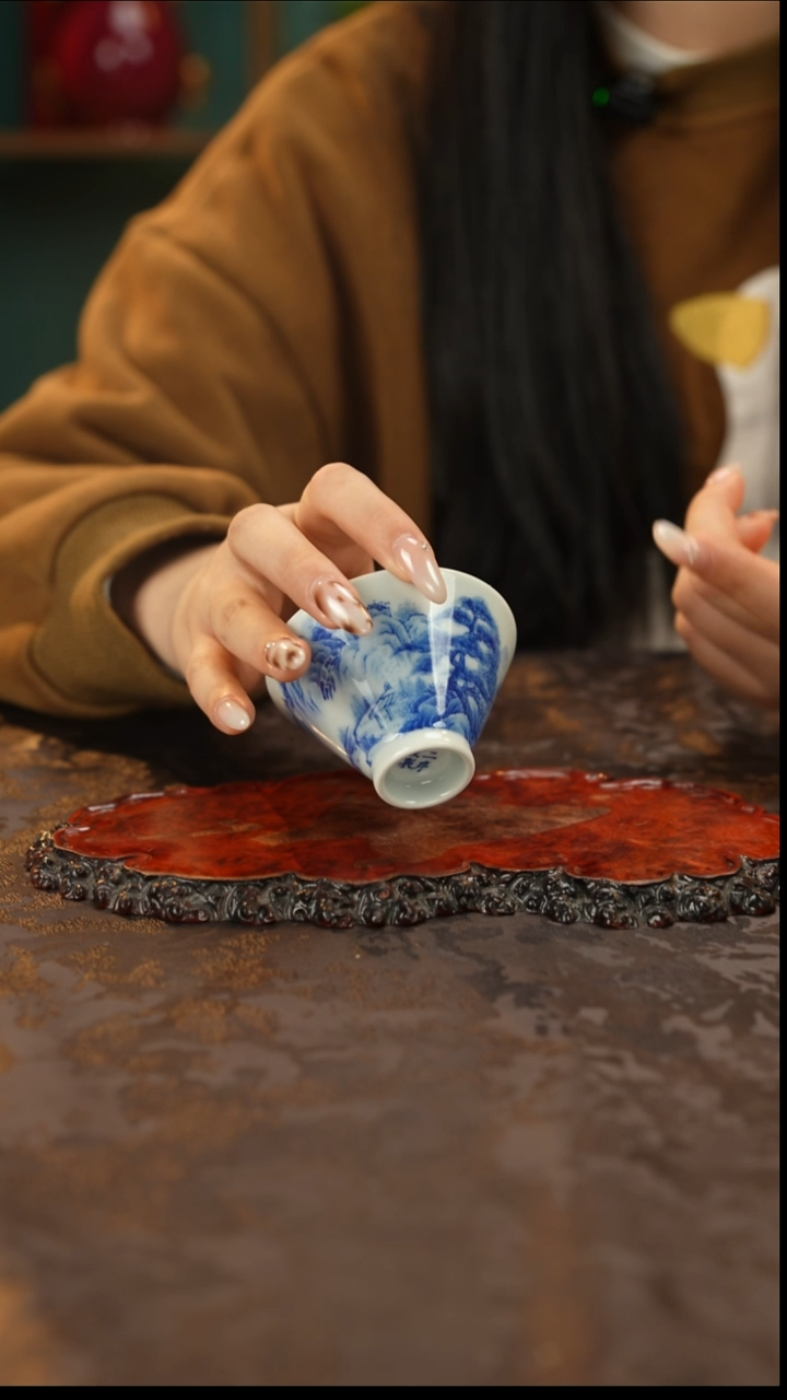 青花手绘山水主人杯