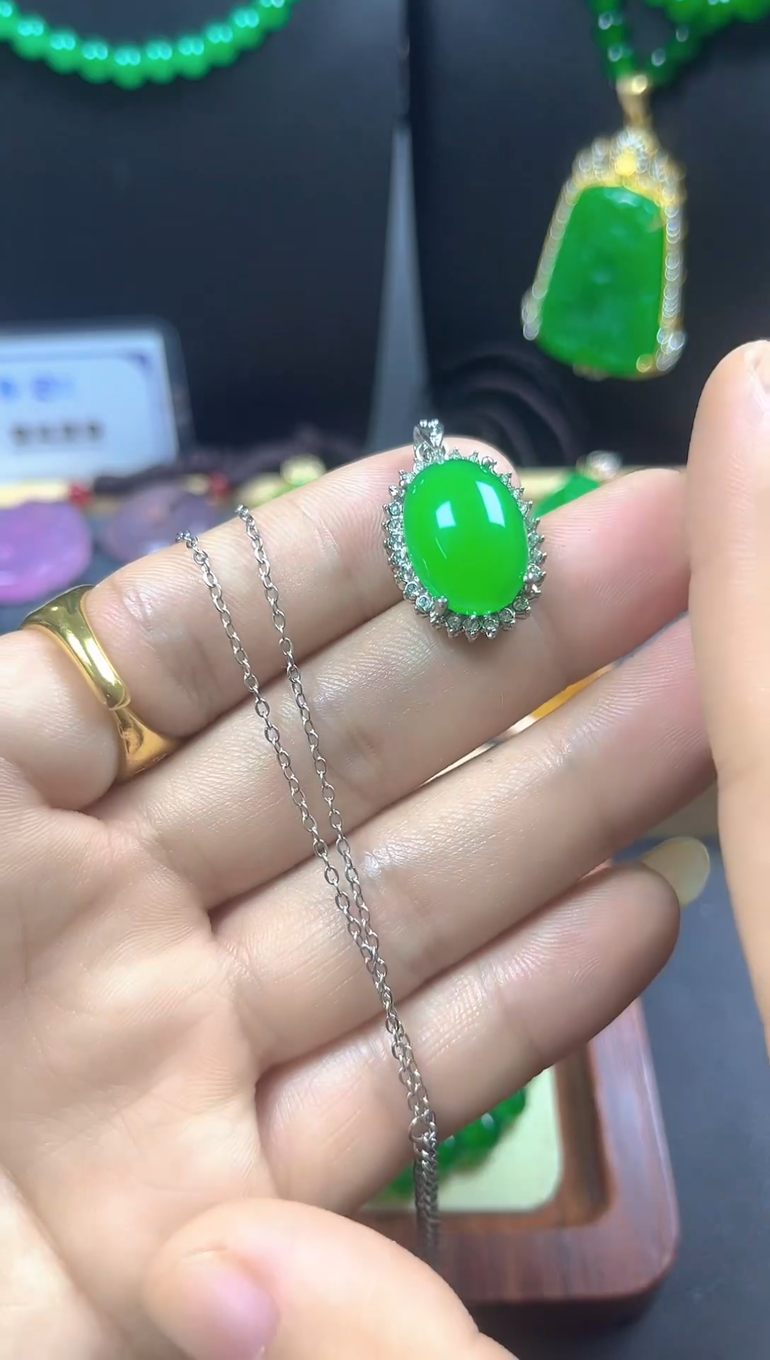 颈饰银S925镀金镶嵌翡翠蛋面
