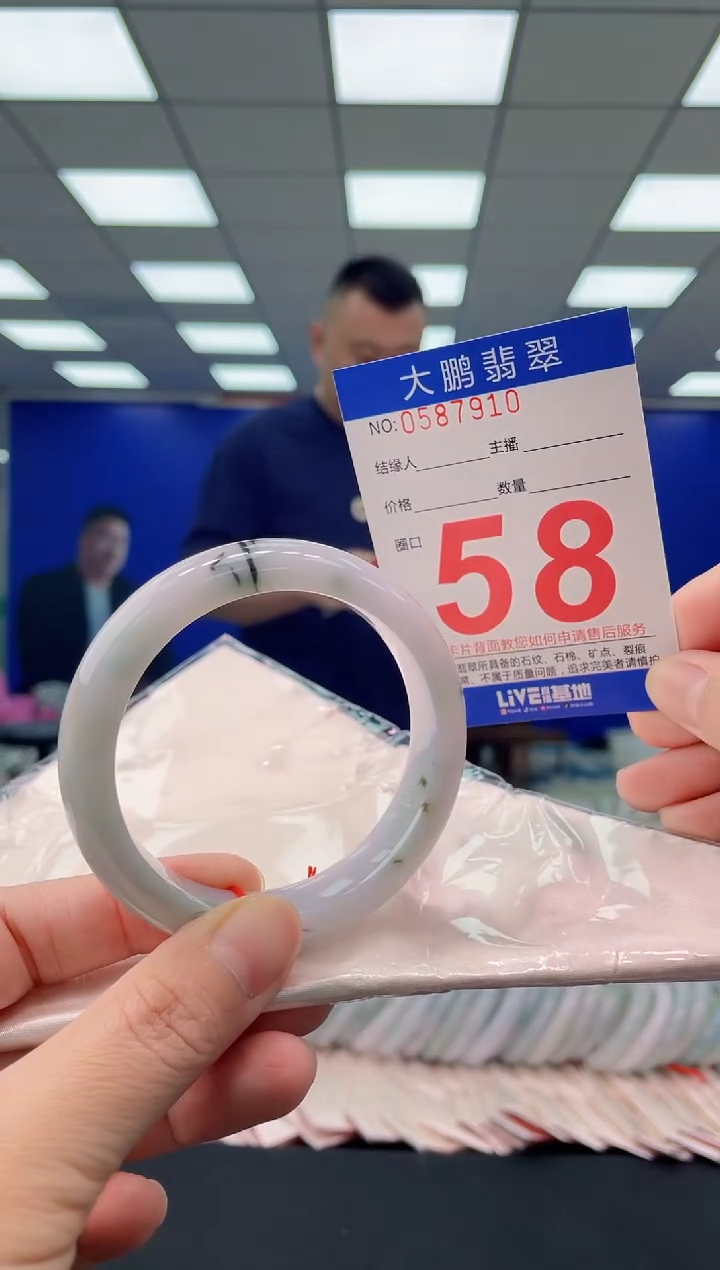 未镶嵌手镯翡翠多样性发其一