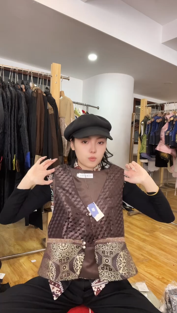 马甲       M码       80-105斤