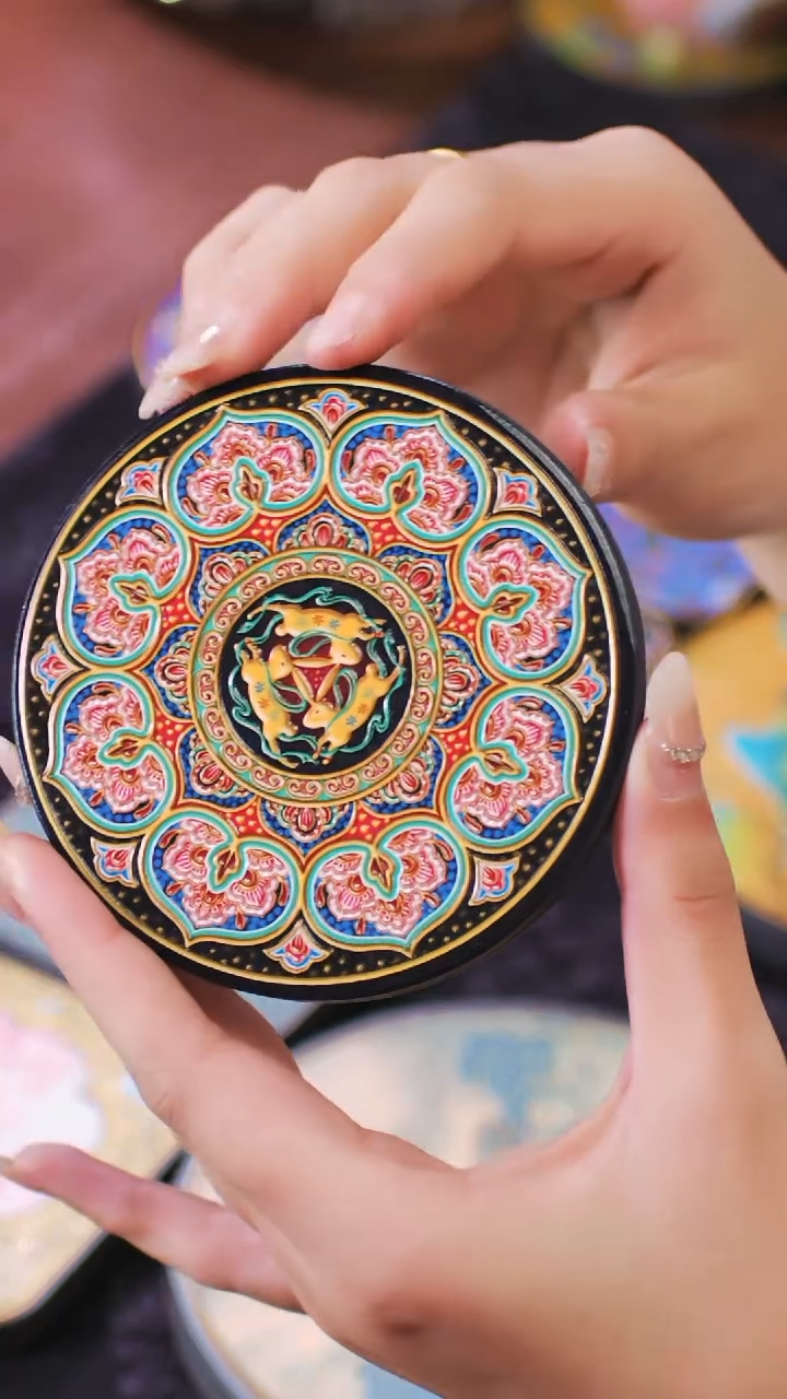 壹藏贰宝三兔图案杯垫一片