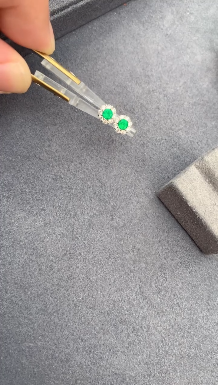 【闪购商品】祖母绿耳饰18K金镶嵌27分祖母绿耳钉