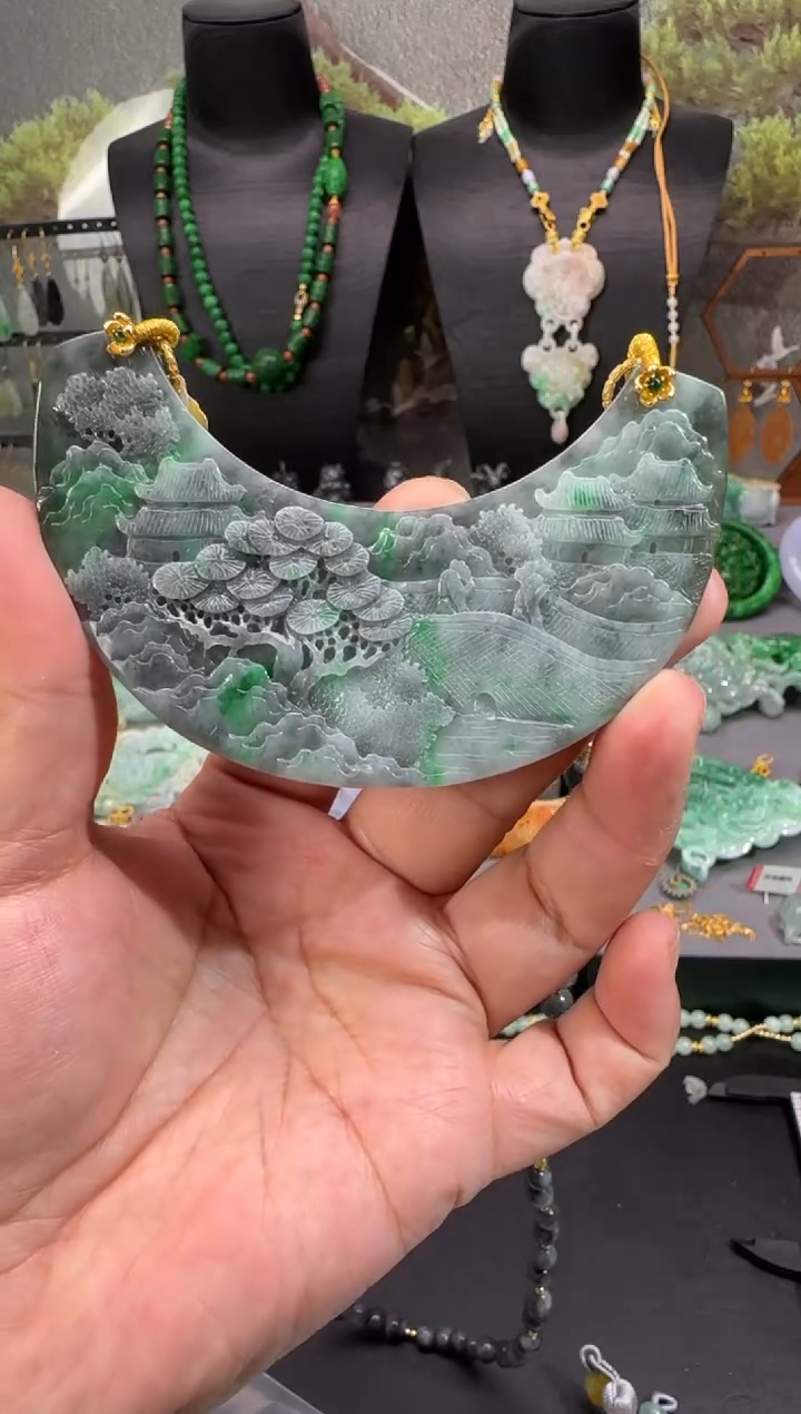 【闪购商品】翡翠颈饰未镶嵌牌子