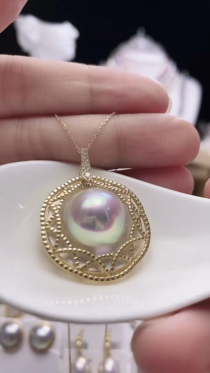 【闪购商品】拼合珍珠（马贝珠）颈饰18K金镶嵌海水马贝吊坠