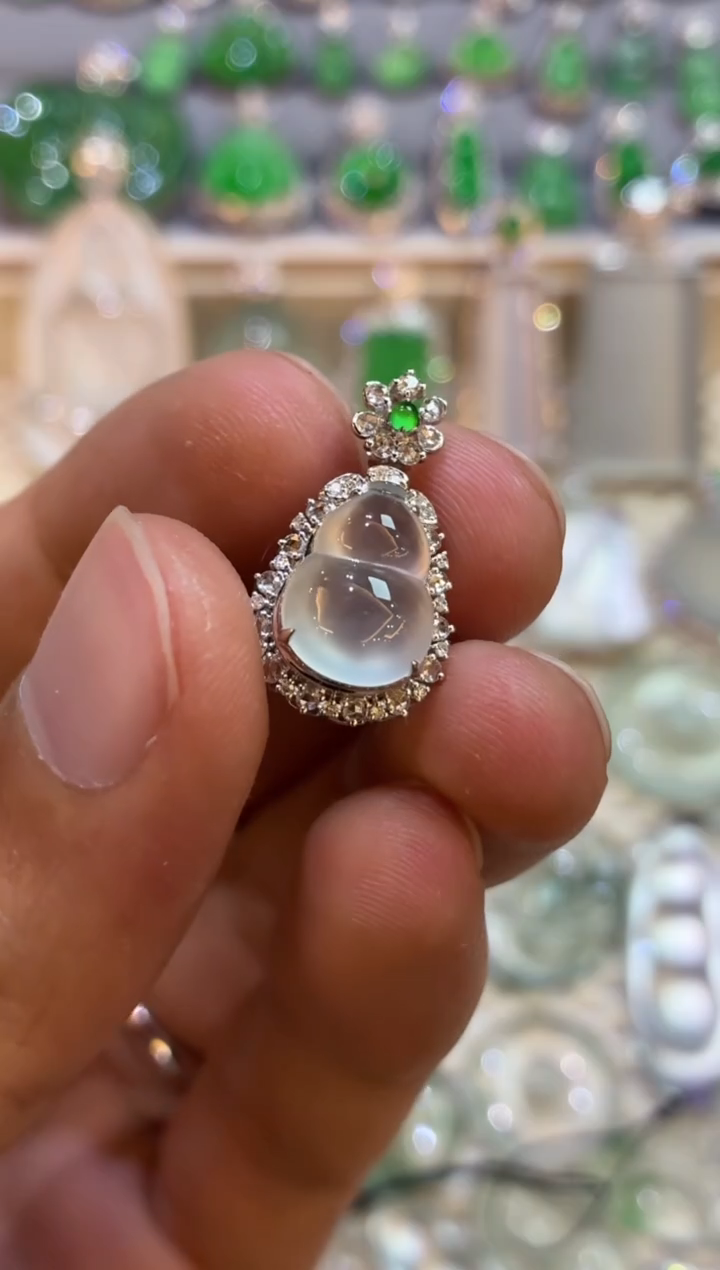 吊坠(不含链)18K金镶嵌翡翠葫芦