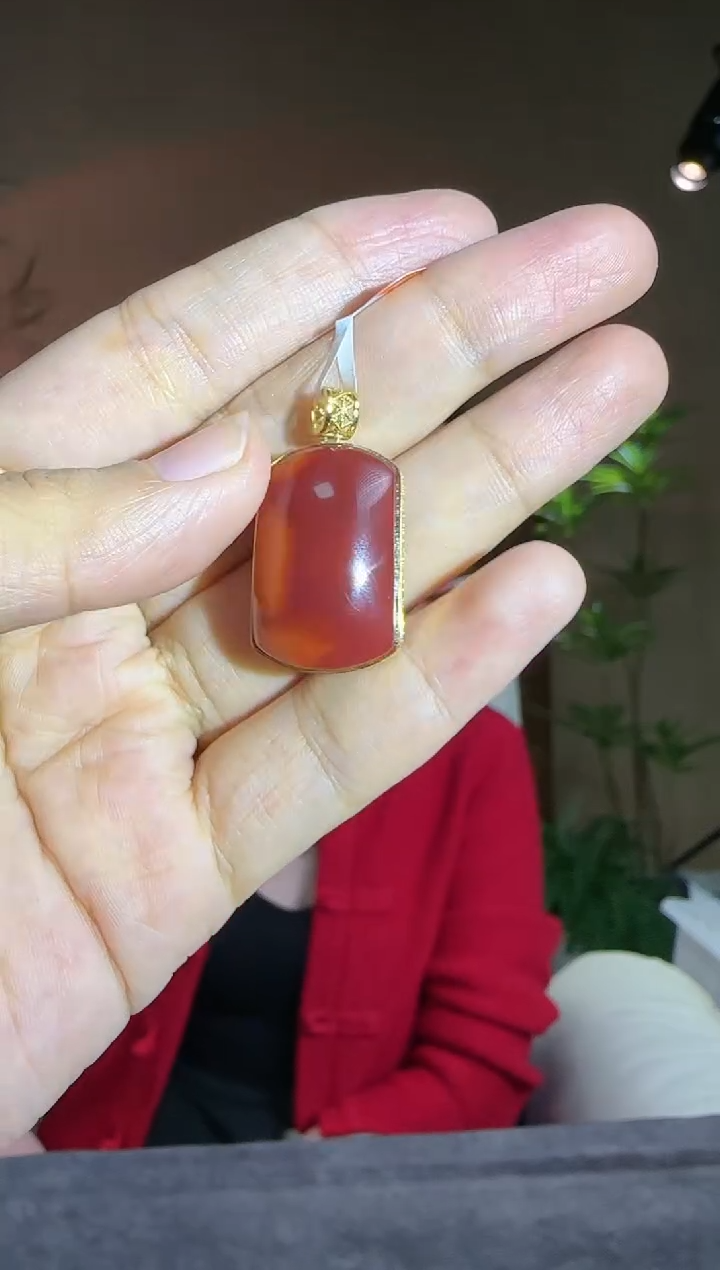 【闪购商品】南红玛瑙吊坠18K金镶嵌18K金镶南红火焰纹平安无事牌