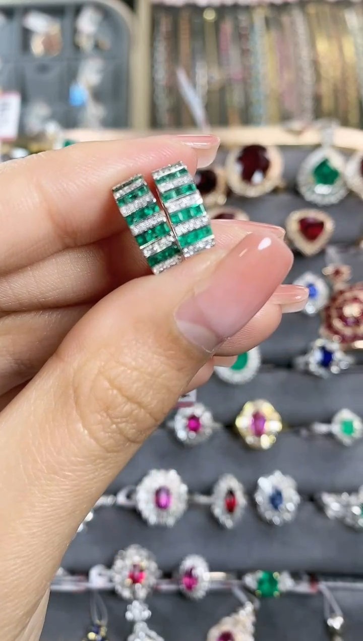 【闪购商品】祖母绿耳饰18K金镶嵌18K金镶嵌祖母绿耳饰