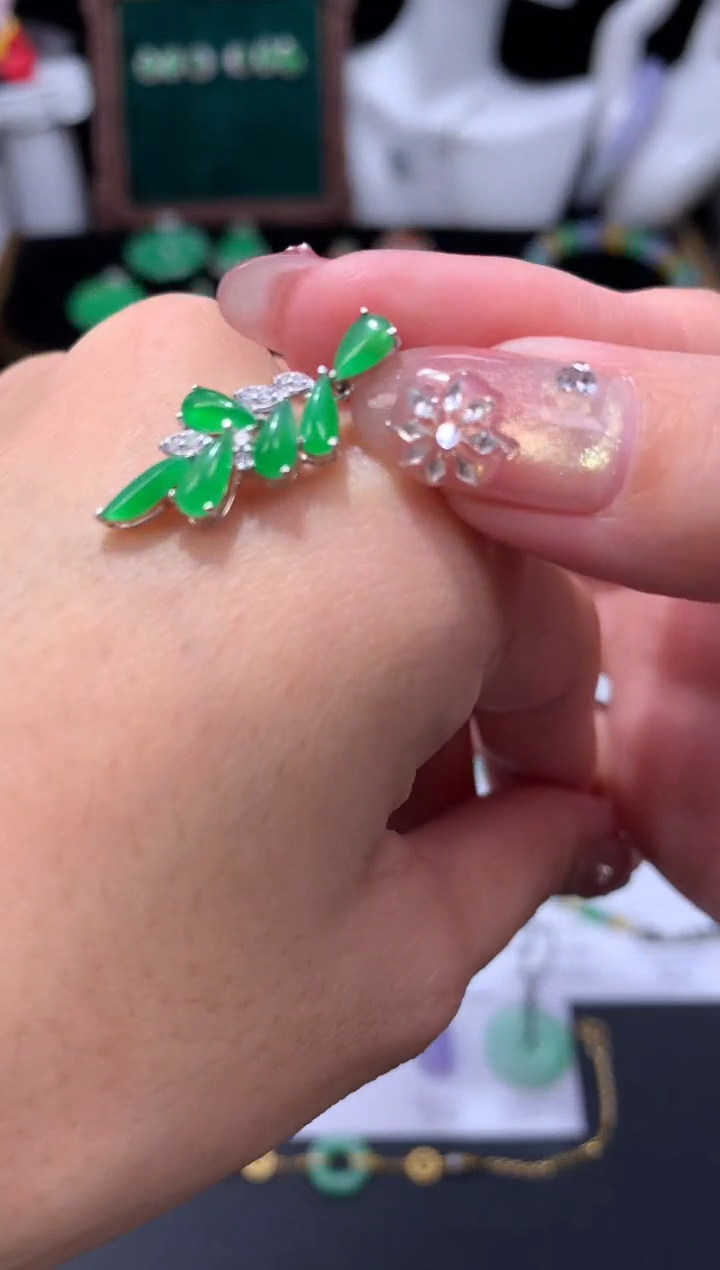 18K金镶嵌定制翡翠48小时鉴赏期 退货不扣服务费