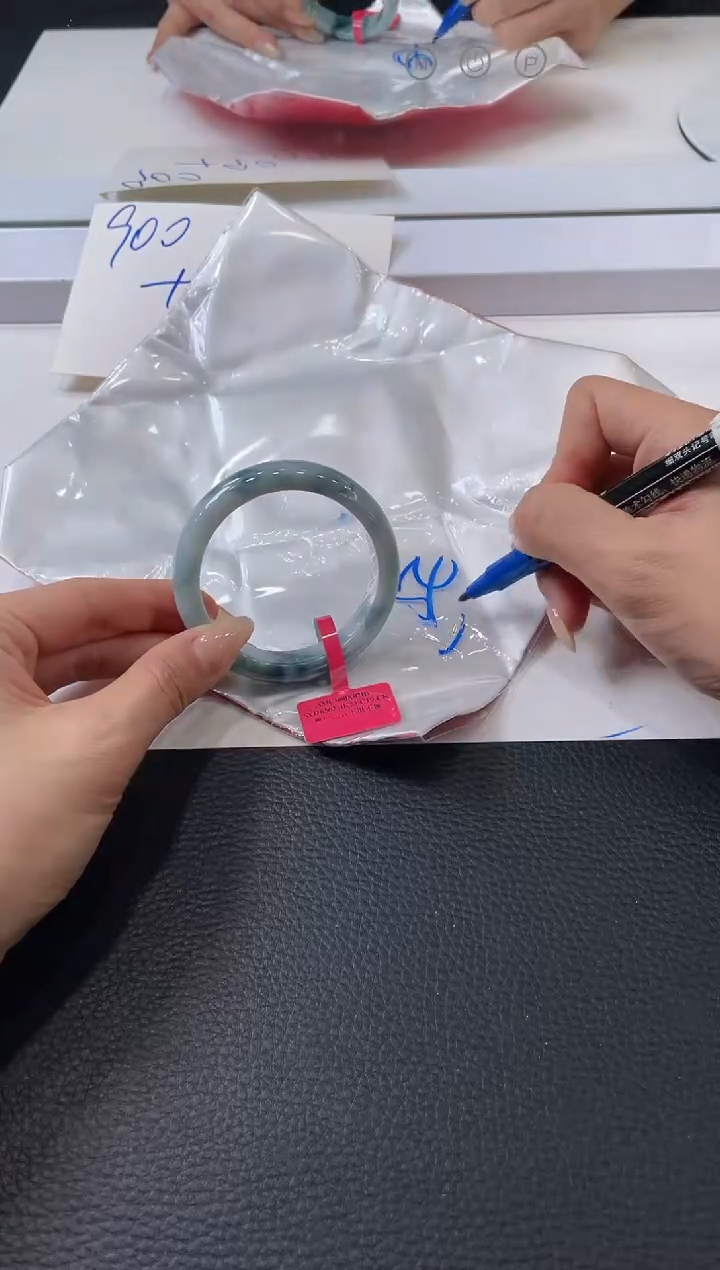 【闪购商品】翡翠手镯未镶嵌手镯