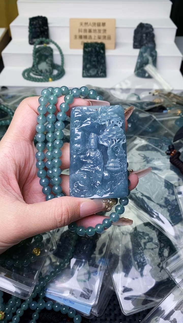 颈饰未镶嵌翡翠漫***路 