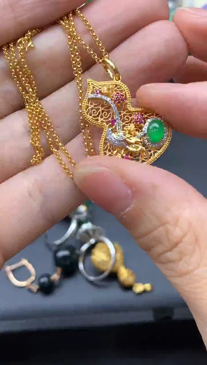 颈饰18K金镶嵌翡翠641-中国好珍宝