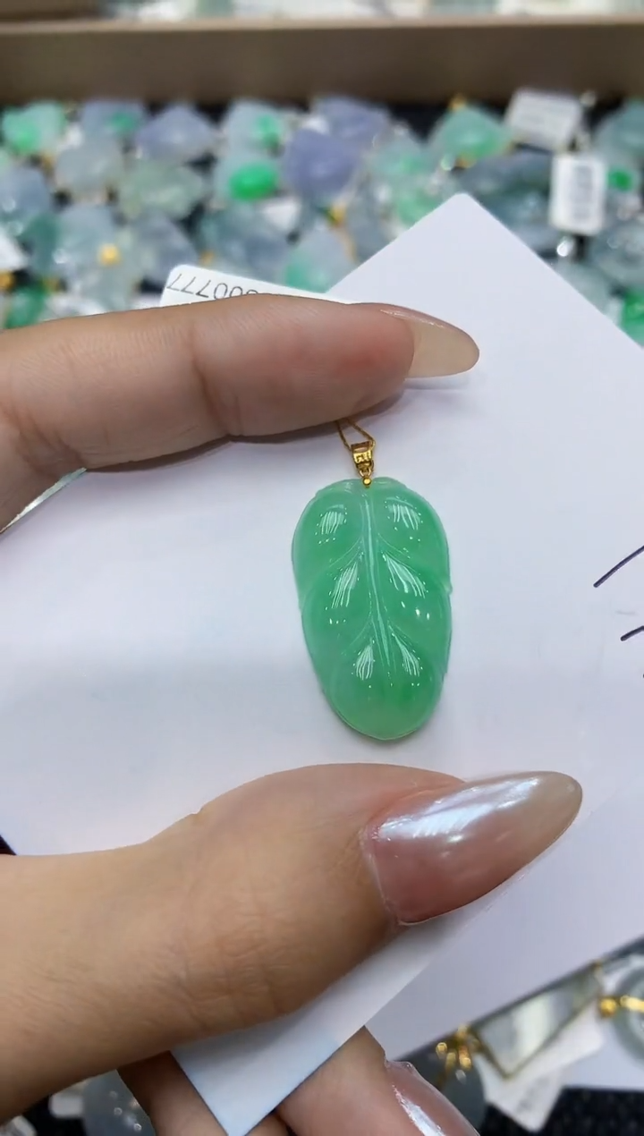 翡翠18K金镶嵌颈饰111111111111  