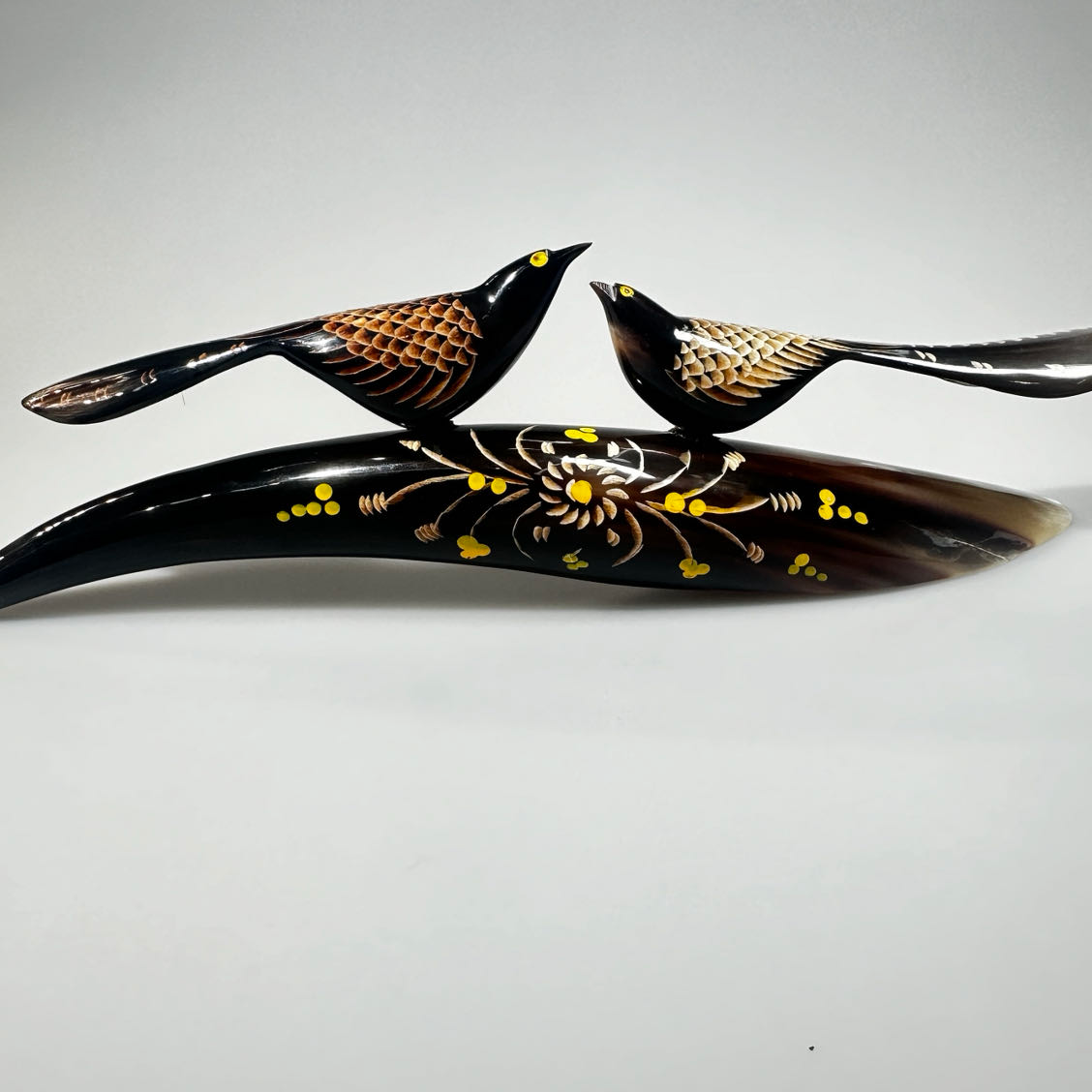 手工牛角喜上眉梢摆件 XT784