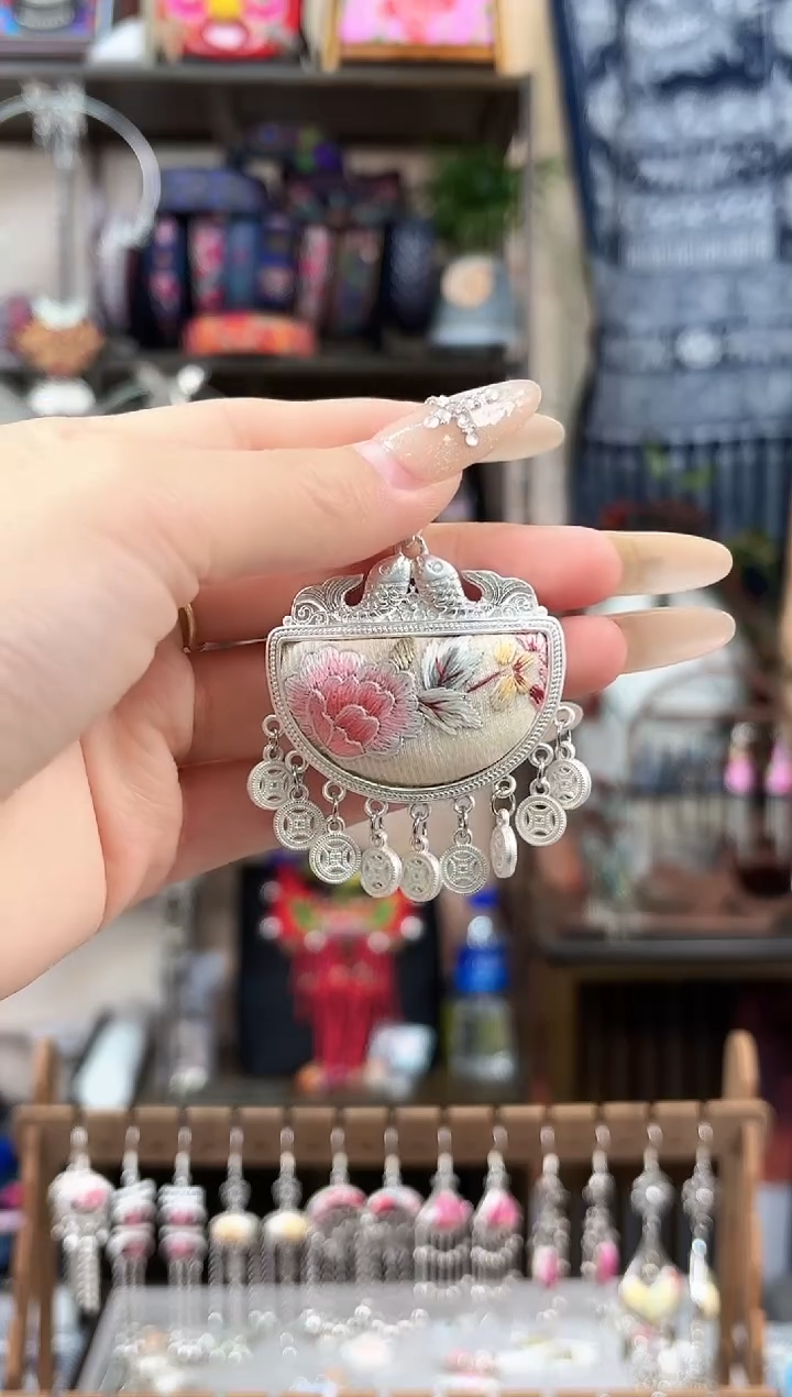 织绣民族风非遗老绣苗银饰品650