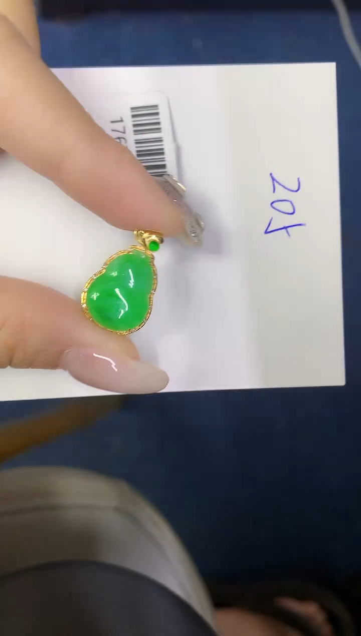 翡翠18K金镶嵌颈饰缅甸天然翡翠A货