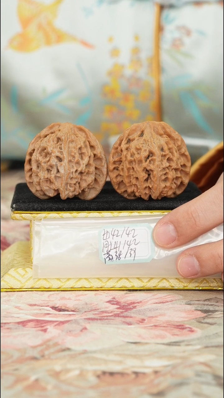 【闪购商品】文玩核桃把件苹果园