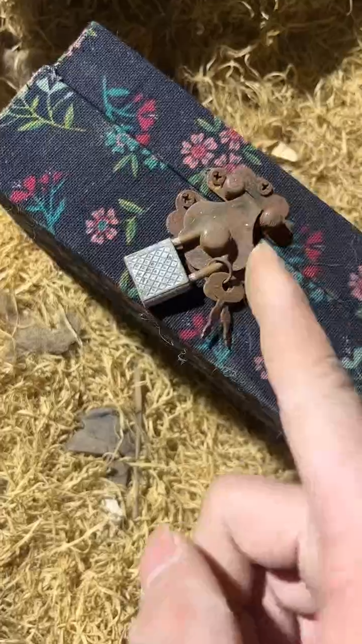 木1个闷包花朵小木盒子