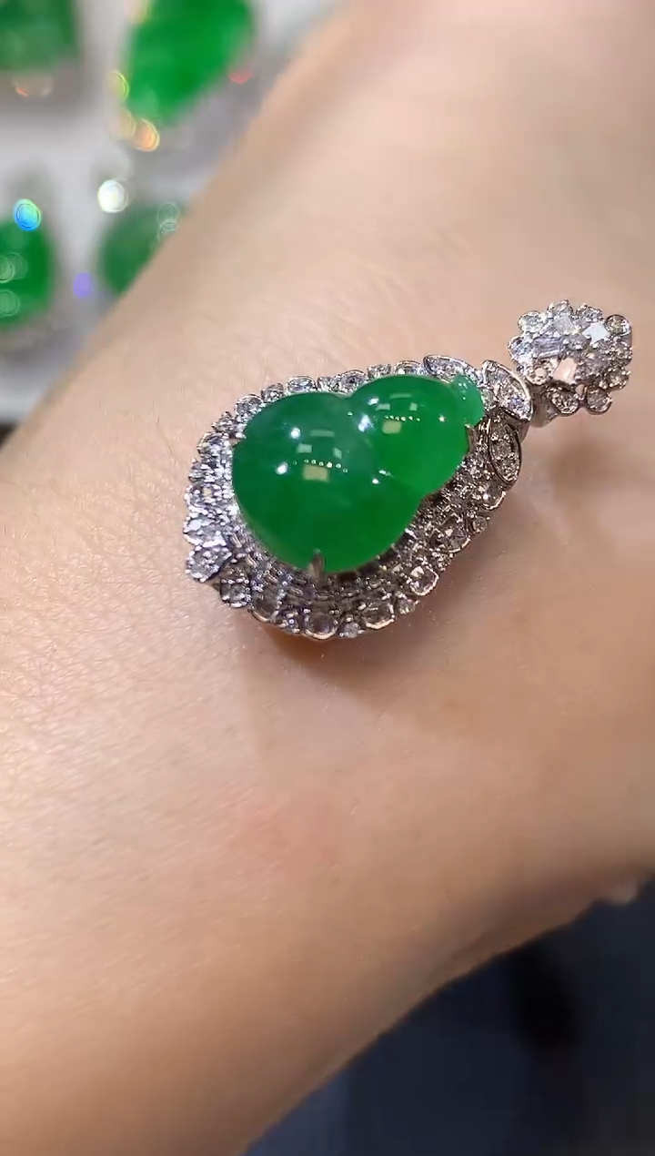 【闪购商品】翡翠吊坠(不含链)18K金镶嵌C24