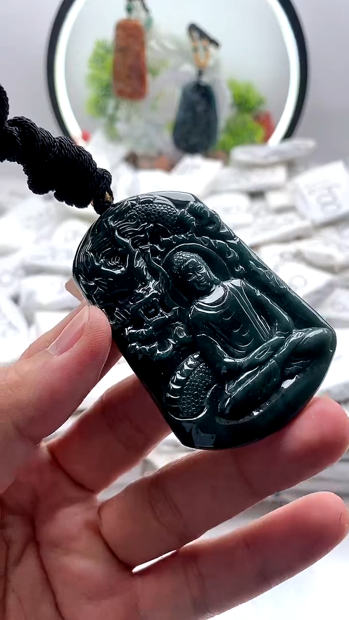 【闪购商品】翡翠颈饰未镶嵌大日如来
