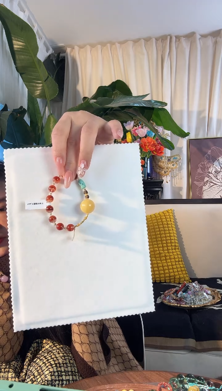 【闪购商品】水晶手串未镶嵌兔毛蜜蜡手串