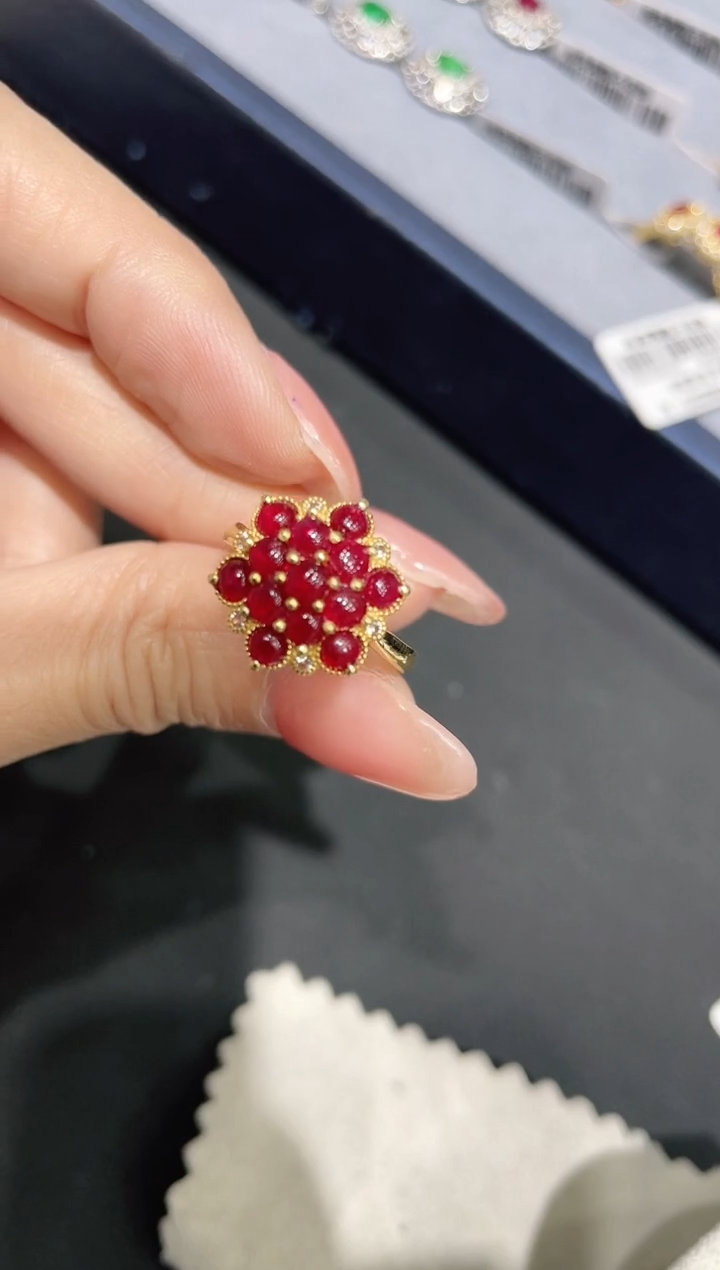 18K金镶嵌戒指红宝石戒指