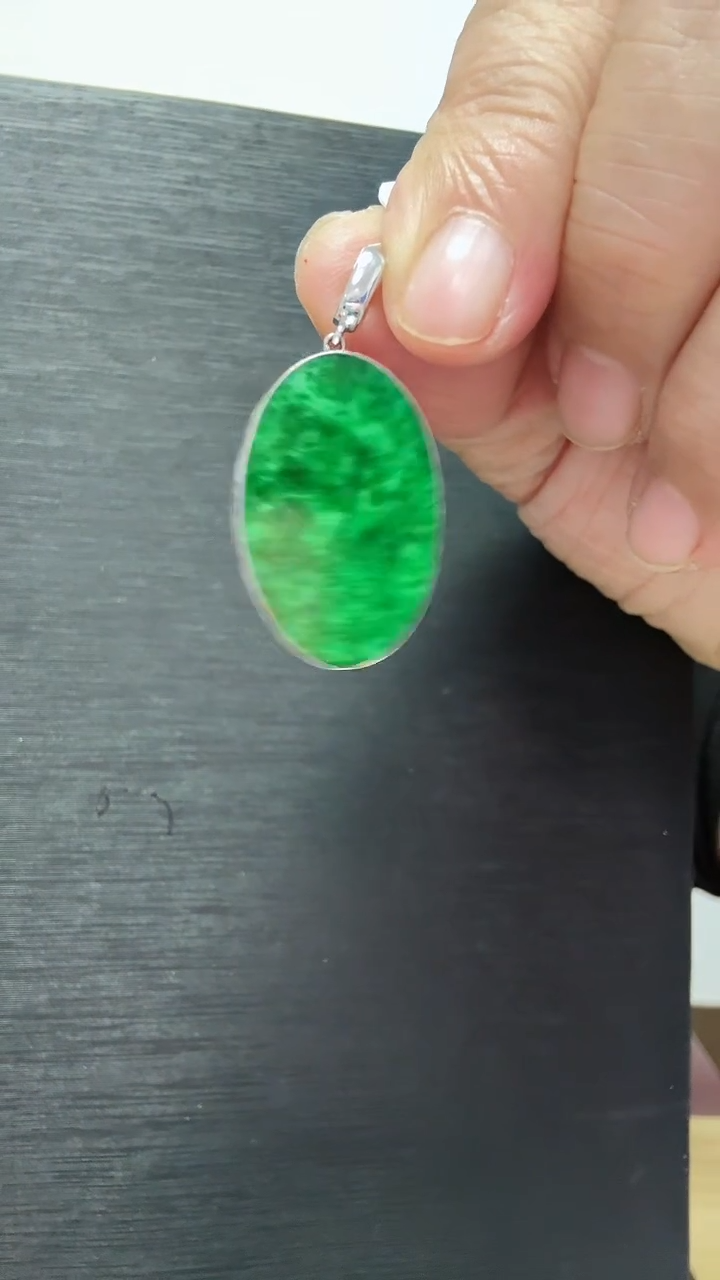 颈饰18K金镶嵌翡翠挂坠