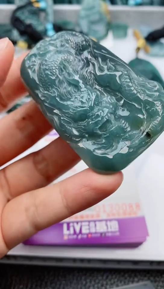 【闪购商品】翡翠颈饰未镶嵌          